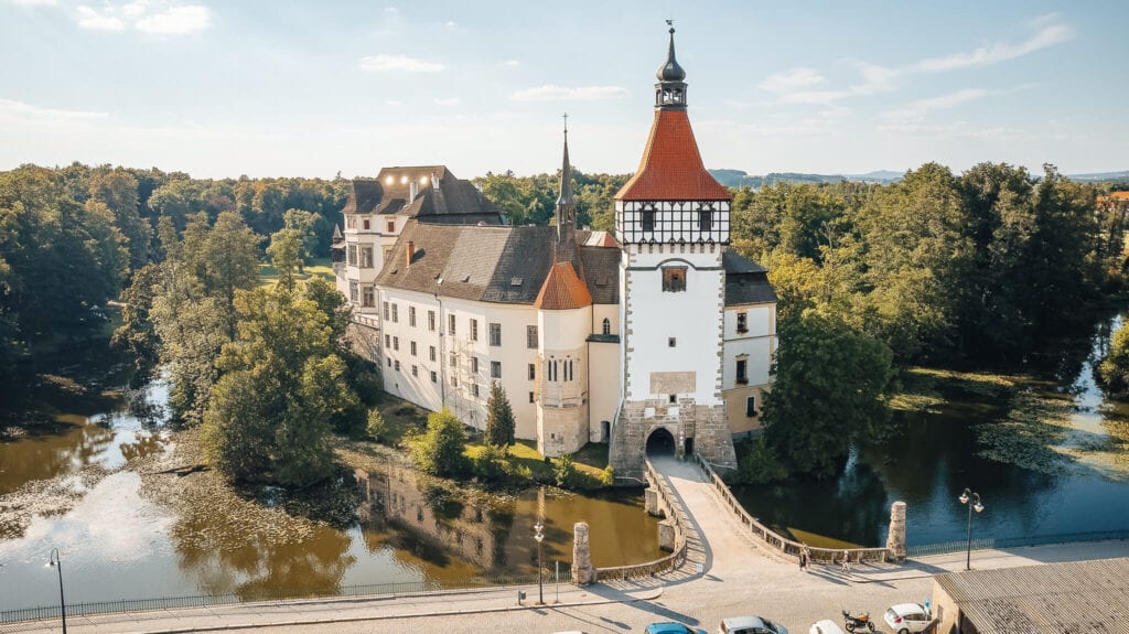 OPENING HOURS