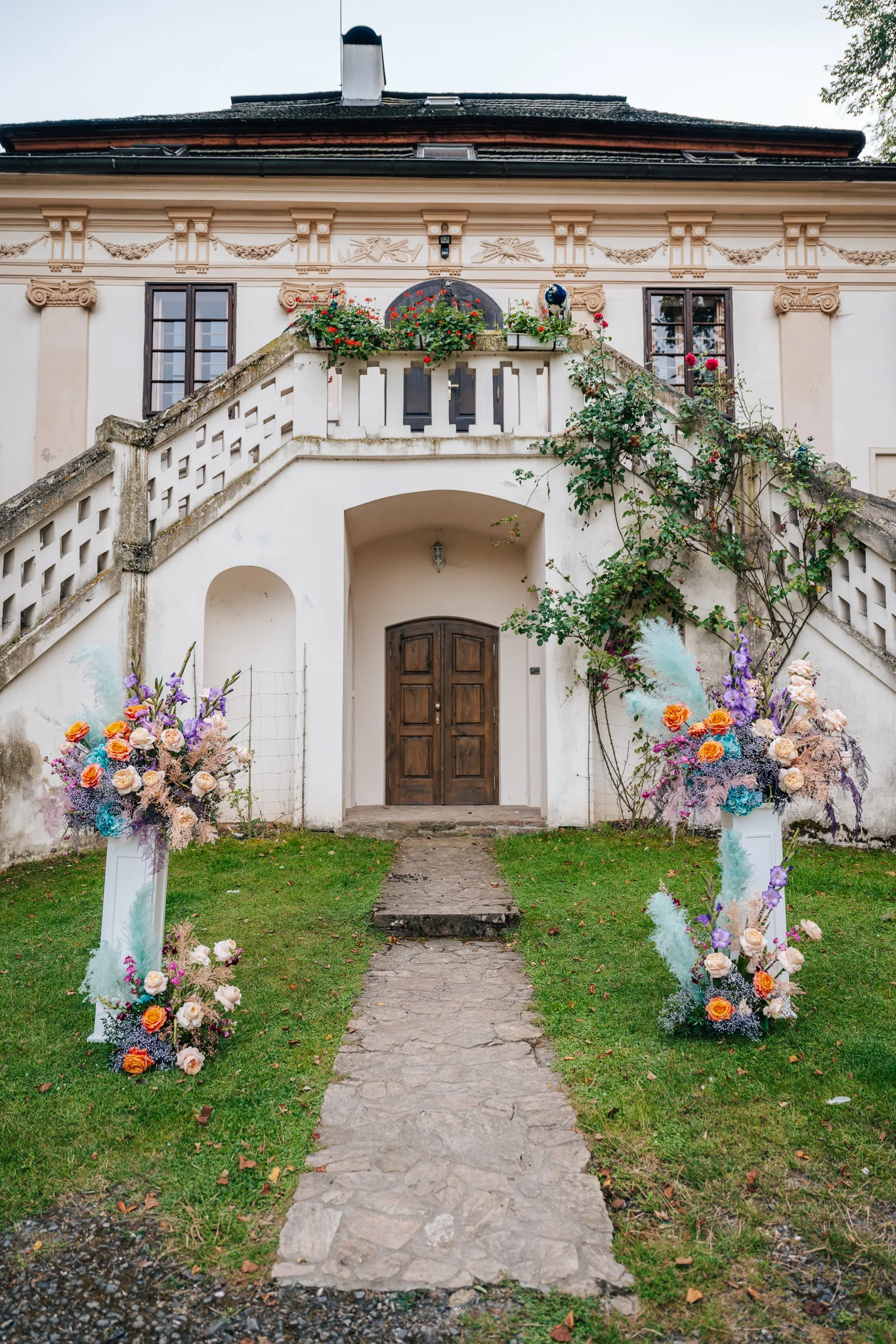 Wedding photography in the castle park