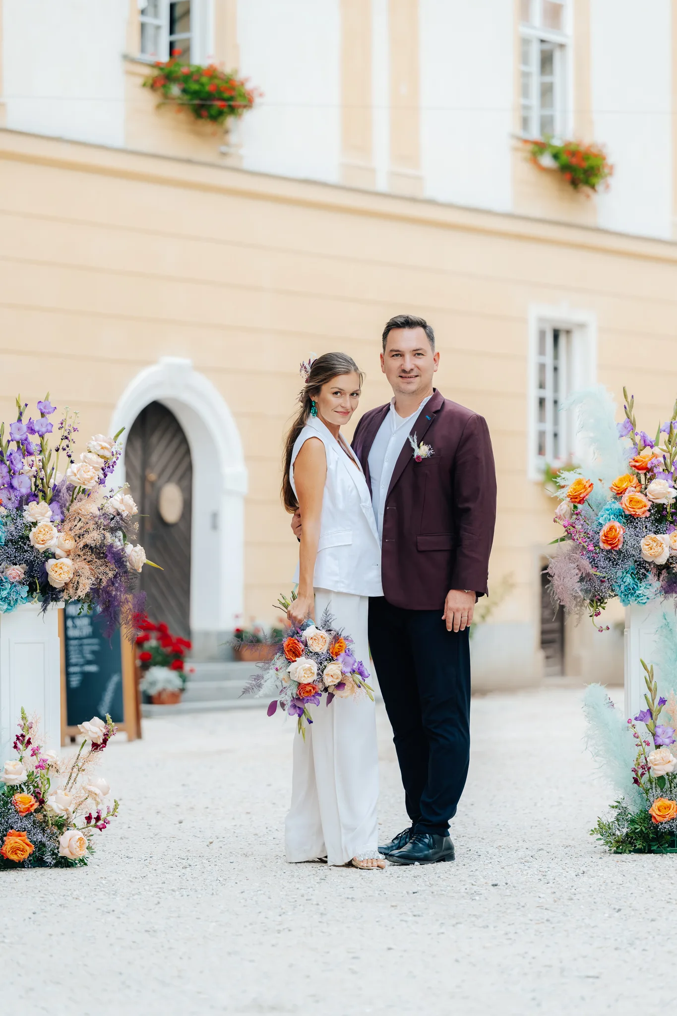Newlyweds in the Castle Blatna courtyard