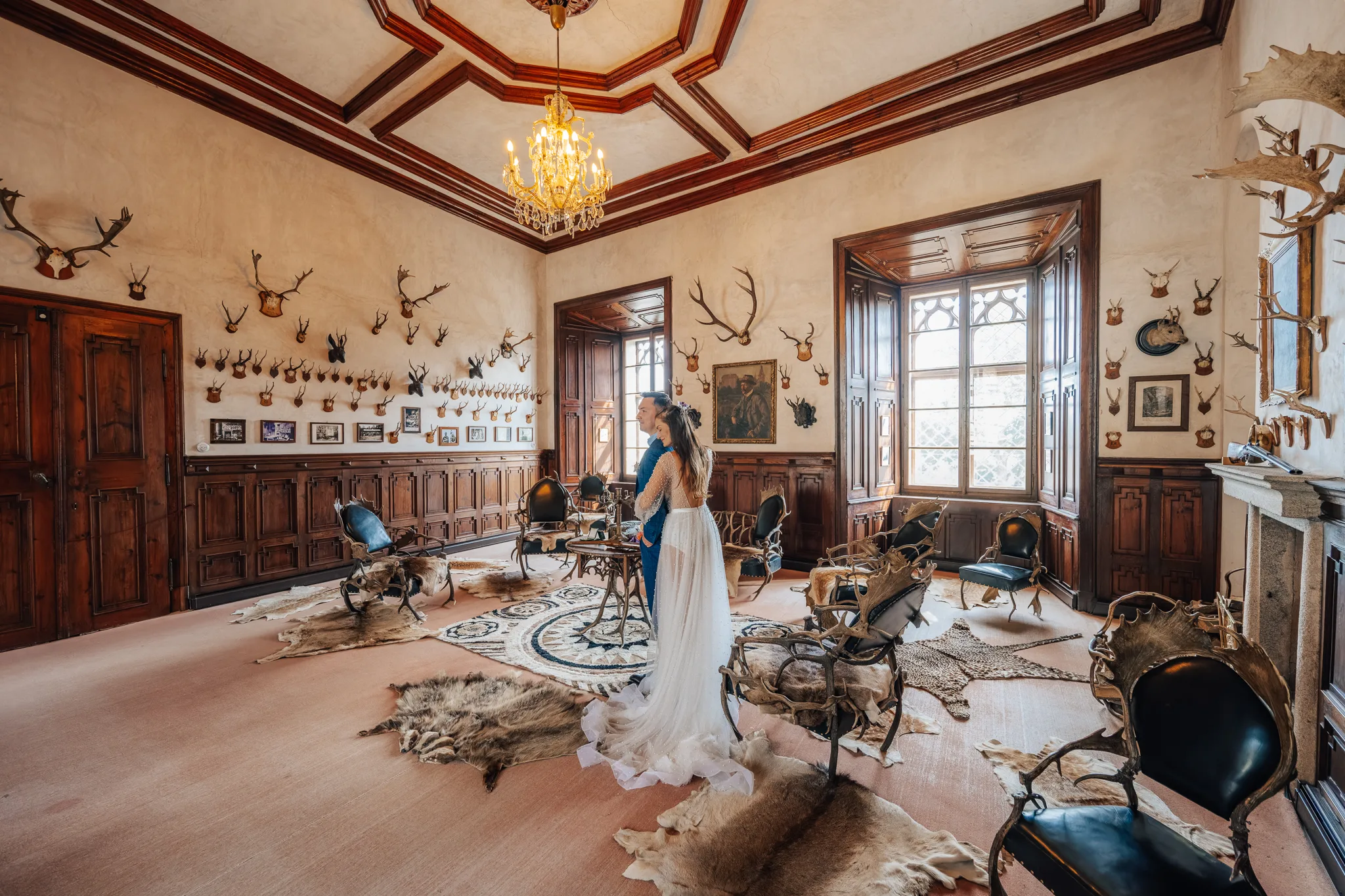 Wedding photography in the castle interiors