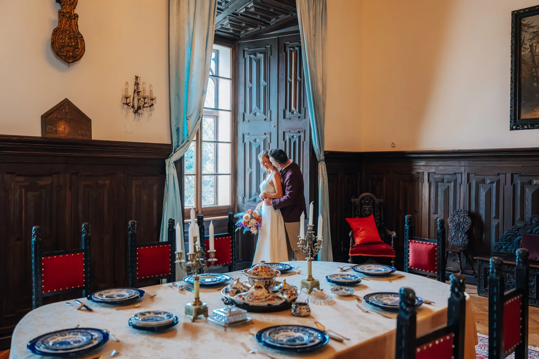 Wedding photography in the castle interiors