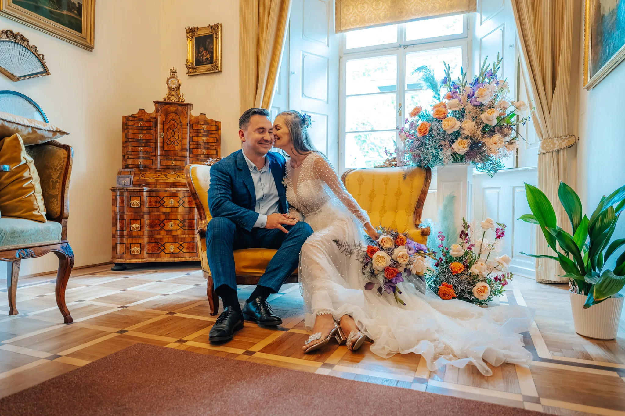 Wedding photography in the castle interiors