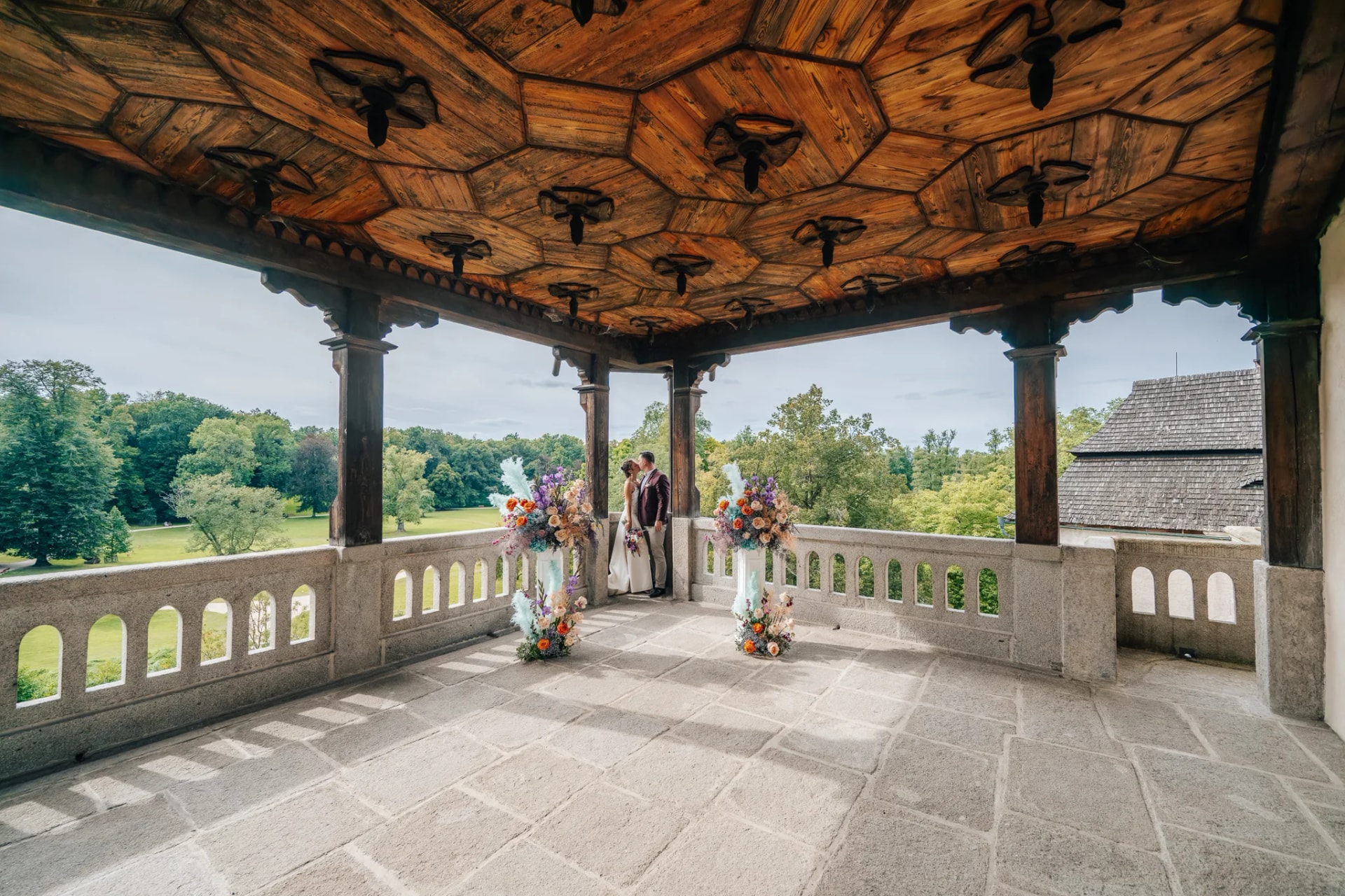 Wedding photography on the Rejt Palace loggia