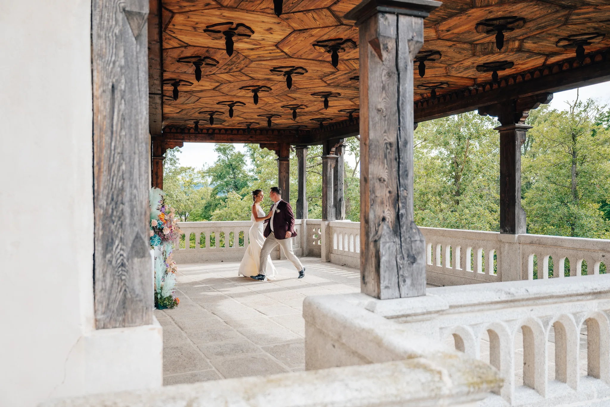 Wedding photography on the Rejt Palace loggia