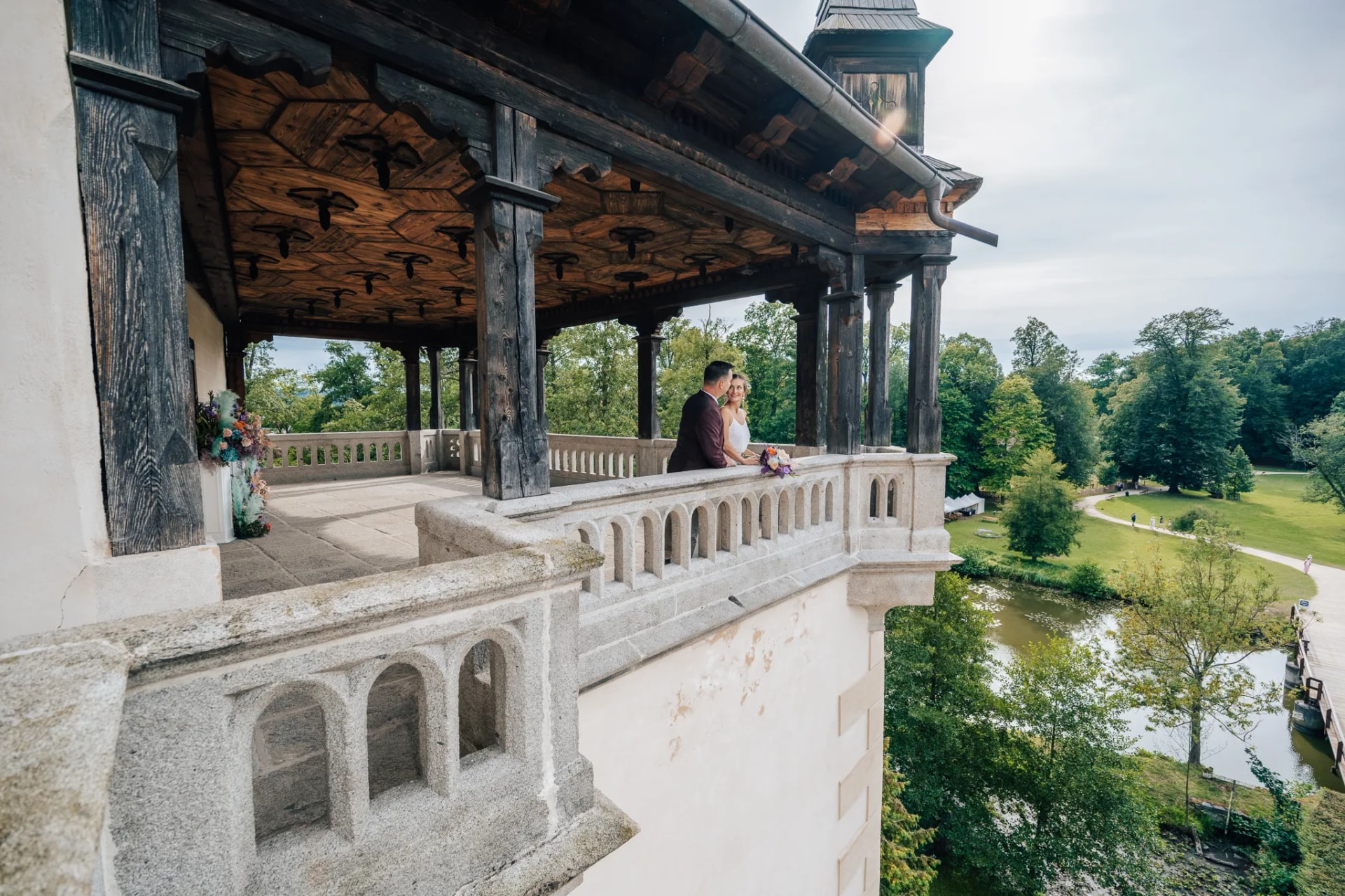 Wedding photography on the Rejt Palace loggia