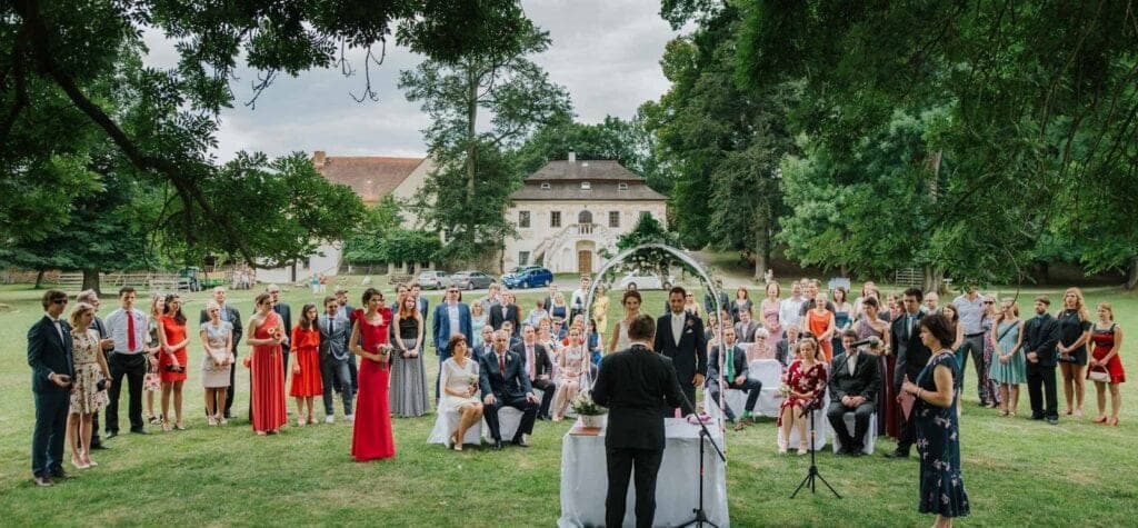 Wedding with alpacas at Castle Blatna